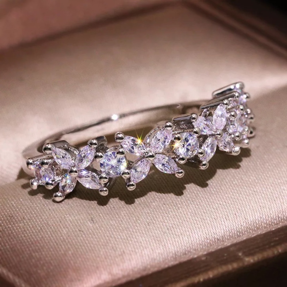 Floral style super sparkly half-stoned band/ring - Picture 4 of 7
